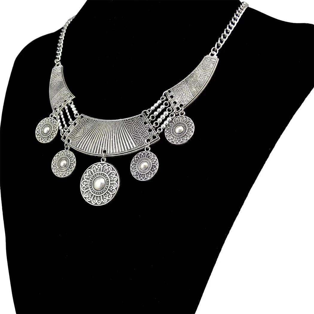 Bohemian Vintage Tibatan Silvery Alloy Carved Flower Round Plates Coins Choker Necklace for Women Gypsy Ethnic Necklaces Jewelry