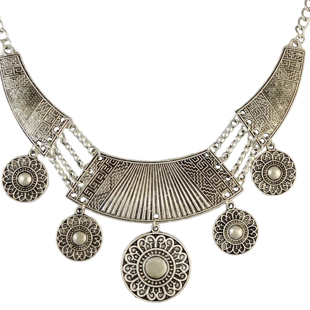 Bohemian Vintage Tibatan Silvery Alloy Carved Flower Round Plates Coins Choker Necklace for Women Gypsy Ethnic Necklaces Jewelry