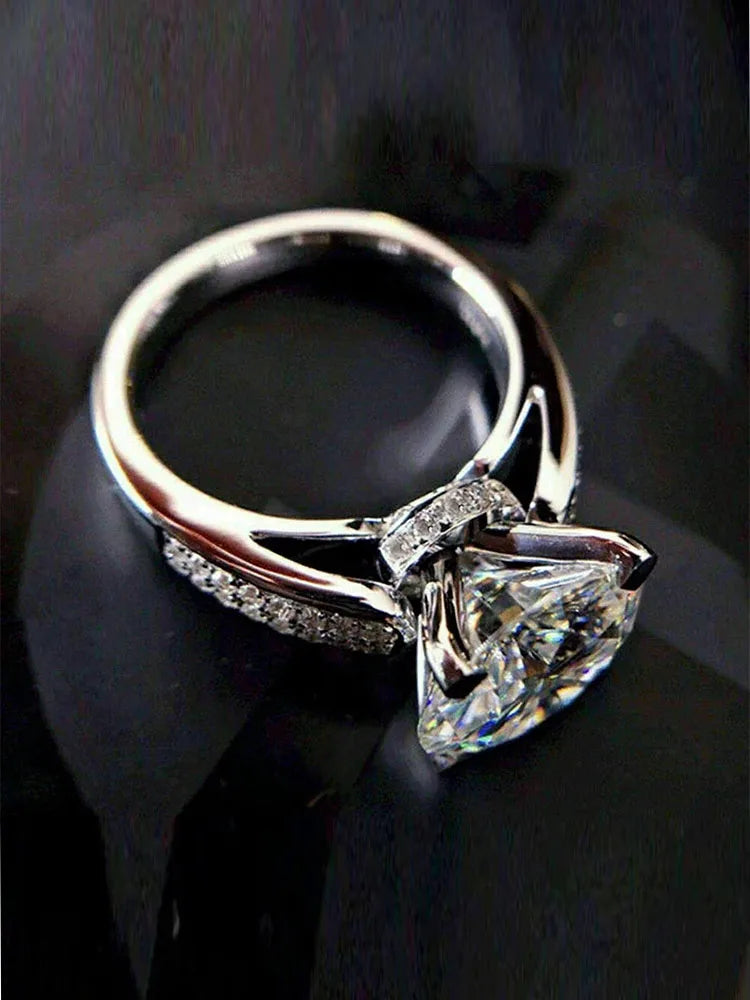 Huitan Classic Wedding Engagement Ring for Women Brilliant Cubic Zirconia Crystal Proposal Ring Anniversary Gift Jewelry