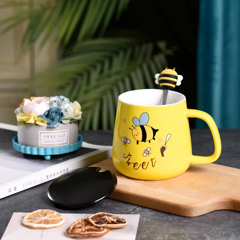 Ceramic Cartoon Bee Mug With Spoon Lid Ceramic Coffee Cups Free Shipping Original Breakfast Cups Christmas Gift Coffee Cup Sets