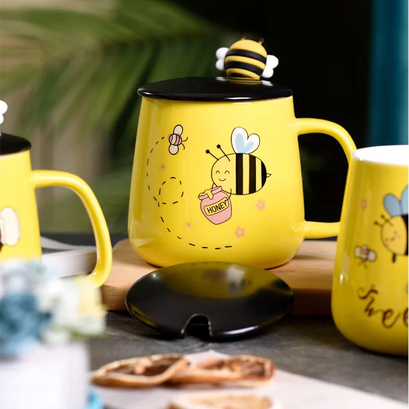 Ceramic Cartoon Bee Mug With Spoon Lid Ceramic Coffee Cups Free Shipping Original Breakfast Cups Christmas Gift Coffee Cup Sets