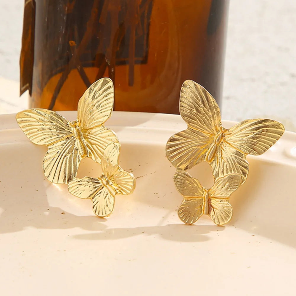 Stylish Vintage Flower Stud Earrings Premium Alloy Irregular Spiral Fan Leaf Earrings For Women Party