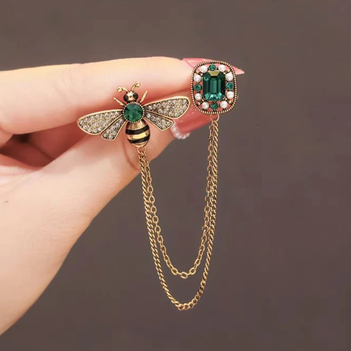 1 Piece Of Bee Crystal Tassel Women's Brooch Sweater With A Unique And Luxurious Design-zt3128