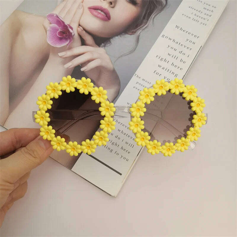 KIMLUD, Adult Women Daisy Sunglasses Fashion Ladies Cute Sun Glasses White Round Flowers Bride Gift Bridesmaid Bachelorette Party Favors, Yellow / as picture, KIMLUD APPAREL - Womens Clothes