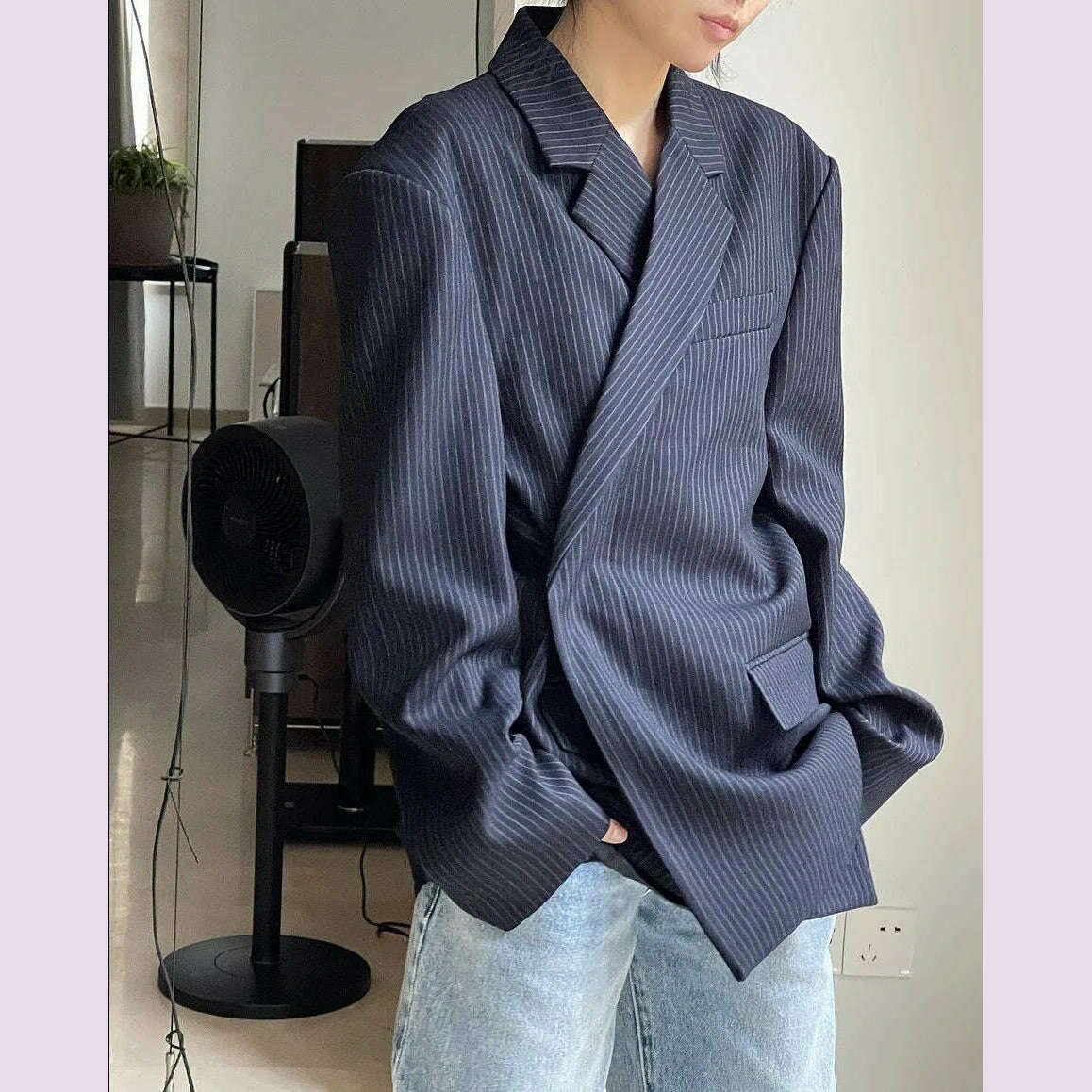 [LANMREM] Fashion Striped Loose Blazers For Women Asymmetric Single Breasted Design Fashion Jackets 2024 Spring New 26D2884 - KIMLUD