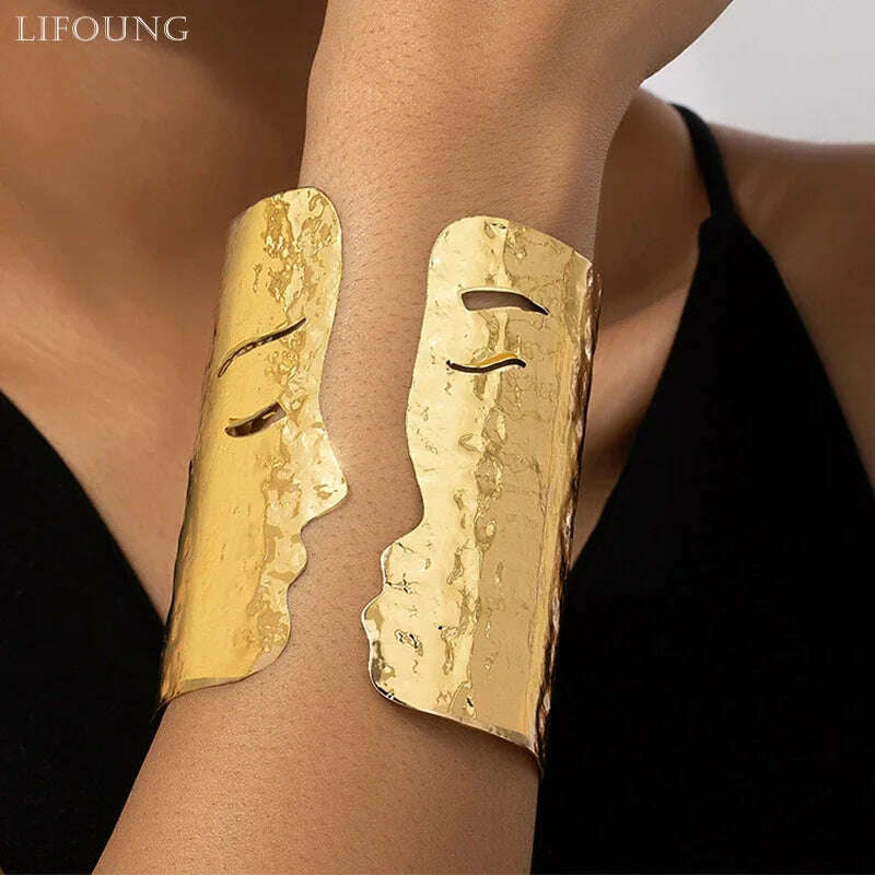 Metal Love Cuff Bangle For Women Designer Hammered Punk New Style Large Holiday Accessories Trendy Fashion Jewelry Gifts 2023477 - KIMLUD